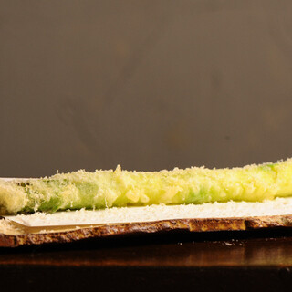We also offer unusual types of Tempura and slightly luxurious rice to finish the meal.