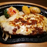 Bikkuri Donki - フォンデュ風チーズバーグステーキ　アップ