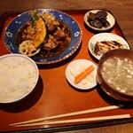 Denem Maru Kaku San - 私の鶏のサクサク揚げ香味ダレ定食