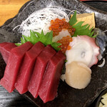 Kadono Meshiya Kaisen Shokudou - 刺身定食¥1050 マグロの赤身が良かった
