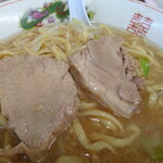 ラーメン二郎 - 豚も温もると色が変わりますね