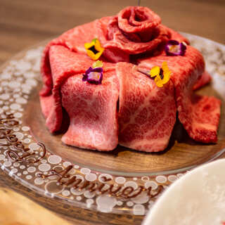 記念日利用に「肉ケーキ」や「デザートプレート」