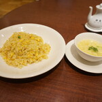 静岡 四川飯店 - 蟹肉炒飯・小盆と卵スープ