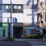 清水港　みなみ  - 今日も行列です(非常階段)(^_^;)