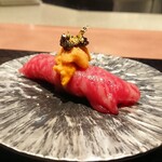 窯焼き割烹 黒泉 - 肉寿司 あずま牛に雲丹、キャビア、金箔、毛ガニ入り