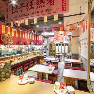 ★The interior of the store is reminiscent of a Chinese food stall♪