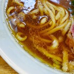 麺屋 庄太 - 醤油感強めで粘度のある個性的なスープ。