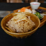 イカニカ - 真あじとショウガの炊き込みごはん。