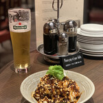 DRUNK DRAGON Chinese kitchen - 国産鶏胸肉を使った“ヘルシーよだれ鶏” 600円。