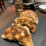 DRUNK DRAGON Chinese kitchen - 焼き餃子［3ｐ］450円。