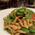 DRUNK DRAGON Chinese kitchen - 青椒肉絲［チンジャオロースー］1,000円。
