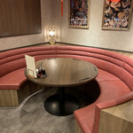 DRUNK DRAGON Chinese kitchen - このソファ席 イイ感じです♪