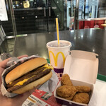マクドナルド - 『ハミダブチセット￥720』 ・ハミダブチ ・チキンマックナゲット(BBQソース) ・ファンタグレープ
