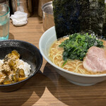 横浜ラーメン 渡来武 総本店 - 
