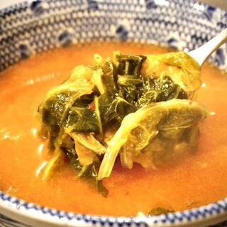 〆にはほろほろ肉が入った特製スープがオススメ！