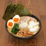 ラーメン 白 - 醤油とんこつ全部のせラーメン1,100円