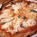 ピッツェリア パーレンテッシ - ⚫マルゲリータ　定番ですがこちらも美味しい