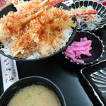 いわき - 黒字丼(税込￥1458)。
      ズワイ蟹の天ぷらが乗っかっております。