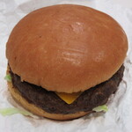 コストコ - チーズバーガー 680円(税込)