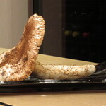 照寿司 - 渡邉さんの顔サイズある、かさ開き松茸