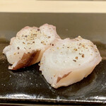 Sushi Kimura - 八戸の蛸
                        軽く塩茹でした蛸は、ほとんど生に違い状態で噛み応えがいいんです♪
                        カンボジアの胡椒をかけているのですが、とても合うのです！
