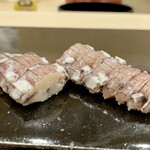 Sushi Kimura - 北海道のシャコ
                        とても大きくて殻を剥くのも大変だったとご主人。
                        塩茹でしただけですが、甘みが強くて美味しいです♪