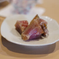 うを徳 - 對馬（つしま）"鰹（かつを）"の稭炙（わらやき）