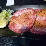 Yakiniku Shokuniku Oroshi Chokueiten Ambai - 国産厚切り牛タン