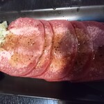 Yakiniku Shokuniku Oroshi Chokueiten Ambai - 国産上牛タン