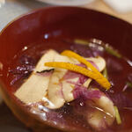 うを徳 - 【椀（しるもの）】、信州伊那辰野（しなのいなたつの）ゝ"松茸（まつたけ）"＋播州明石（はりまあかし）の"眞鯛（まだひ）"