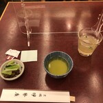 Isehiro - お茶と鶏スープ、おしんこ