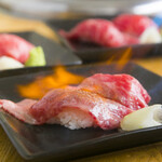 Oomigyuu Hitosuji Nouka Resutoran Daikichi - 炙り寿司・ロース・ももの部位ごとの寿司あります。