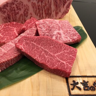 [Yakiniku (Grilled meat)] Enjoy the carefully selected parts of Omi beef delivered directly from the farm.