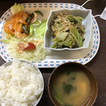 居喰処 光 - 2020/10/31
      本日の日替り 牛すき焼風煮 エビチリ 500円