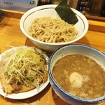 つけめん 美豚 - 料理写真:つけ麺全部のせ