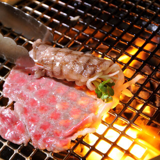 焼きしゃぶ・すき、タンステーキをはじめとする自慢の逸品の数々