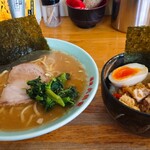 Ramen Rokkakuya - ラーメン並 ￥700  まかない丼 ￥250円