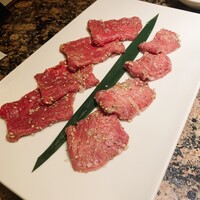 うしごろ 貫 恵比寿本店 - 左 タン先　右 タン中
