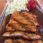 Indean kare - カツはライスカレートッピングとしては安心安定の薄いとんかつヽ(´o｀
                        
                        ソースもっと濃ゆい方がいい気がする。
                        
                        