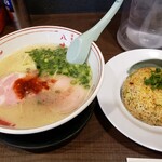 とんこつラーメン専門 八味豚骨 - 