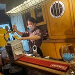 海鮮 イタリアンバル ルチアーノ - こちらの店員さんも頑張って美味しいビール用意してくださいましたよ！