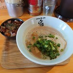 Tonkotsu Shouyu Ramen Nakashou - ラーメン+ミニチャーシュー丼