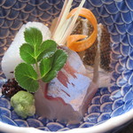和食 浜木綿 - すずき（奥）、旬で旨し