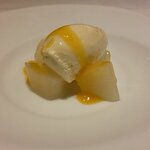 PRIMO - ホワイトチョコレートのムース 梨のコンポート パッションフルーツソース（2020.9）