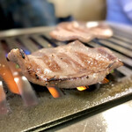 スタミナ苑 - 上タン 食べ頃