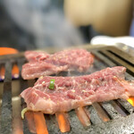 スタミナ苑 - 特上ハラミ 焼き焼き風景