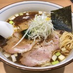 麺 かつら木 - 中華そば 780円　上品！小松菜がいい。池袋駅前で780円でやっていけるのかしら