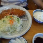 不二かつ - 大きいお頭付きのエビフライ