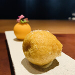 ラ カンロ - ①【Amuse：蟹】
      ★ 毛蟹のフリットカレー風味+毛蟹のムース発酵バターコーティング