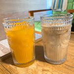Mekiki Kominka - オレンジジュースとカフェオレ